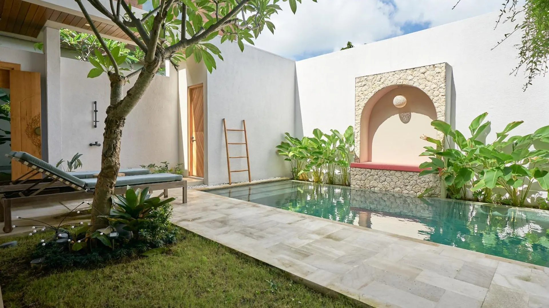 Luna Ola Villa Berawa location